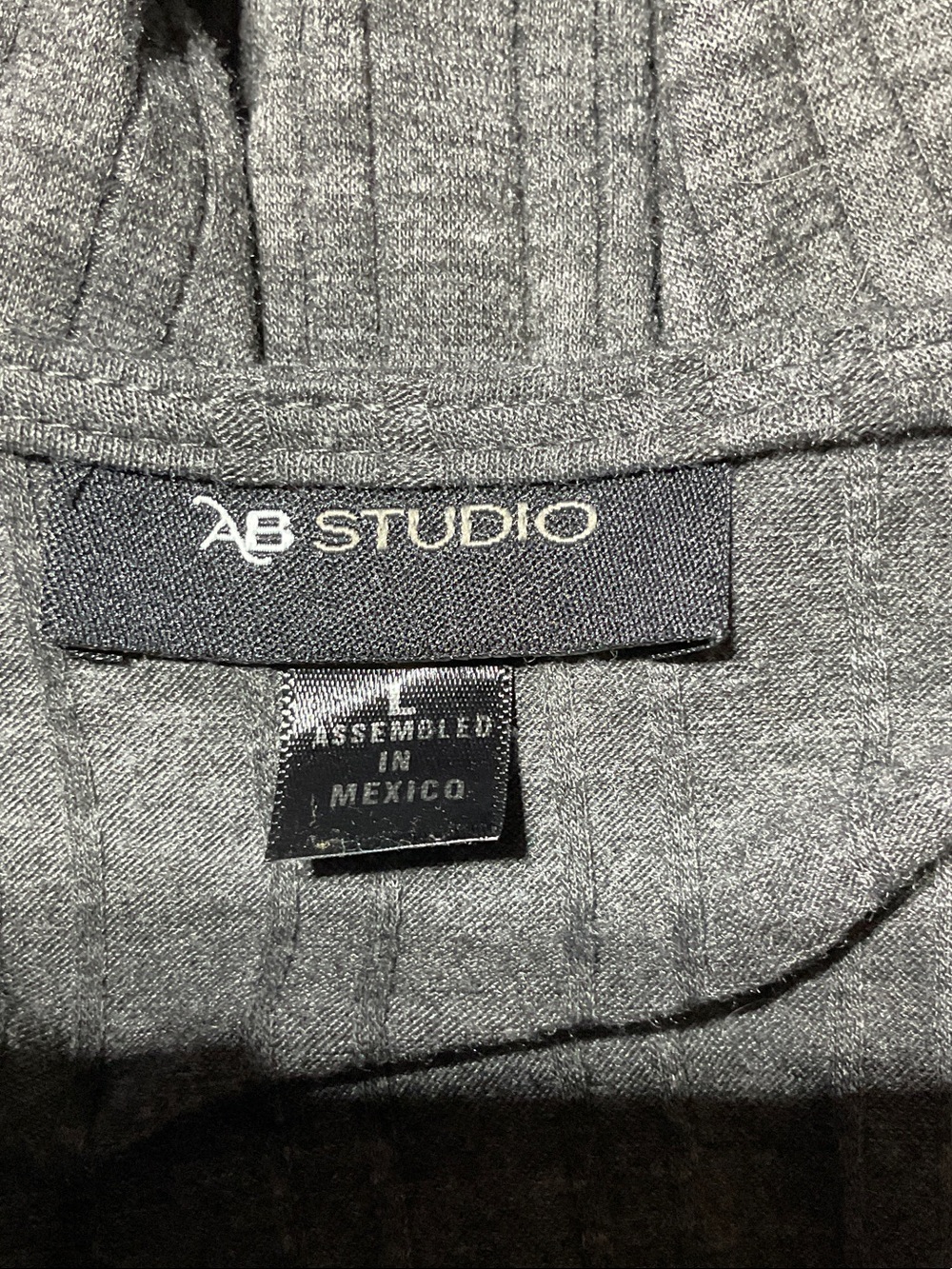 AB Studio Size L Dark Gray Ribbed Crisscross V-Neck Long Sleeve Top - Picture 6 of 6
